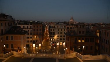 Roma Trinit dei Monti Kilisesi, İspanyol Merdivenleri ve İspanya kare gerçek zamanlı sabahın erken saatlerinde video