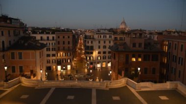 Roma Trinit dei Monti Kilisesi, İspanyol Merdivenleri ve İspanya kare gerçek zamanlı sabahın erken saatlerinde video