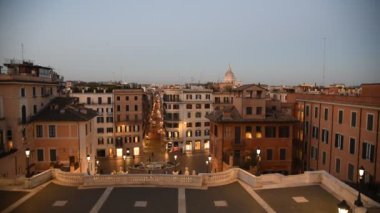 Roma Trinit dei Monti Kilisesi, İspanyol Merdivenleri ve İspanya kare gerçek zamanlı sabahın erken saatlerinde video