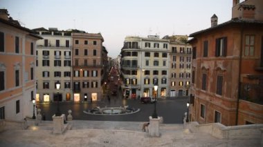 Roma Trinit dei Monti Kilisesi, İspanyol Merdivenleri ve İspanya kare gerçek zamanlı sabahın erken saatlerinde video