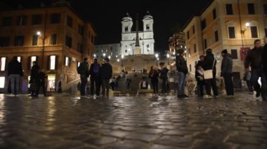 Roma Trinit dei Monti Kilisesi, İspanyol Merdivenleri ve İspanya kare gerçek zamanlı sabahın erken saatlerinde video