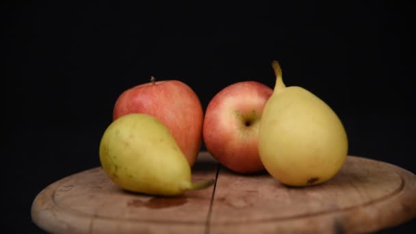 Bodegón Frutas Temporada Estudio Fondo Negro — Vídeos de Stock