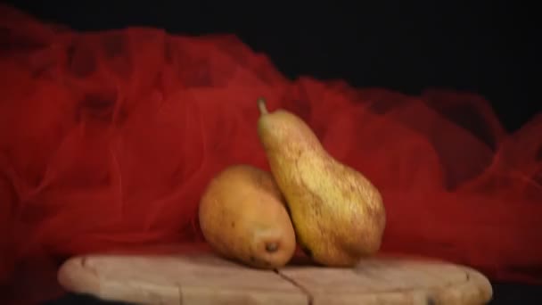Saisonales Fruchtstillleben Atelier Vor Schwarzem Hintergrund — Stockvideo