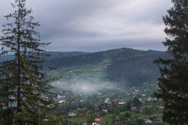 Yaz, yağmurdan önce, gökyüzü, bulutlar, bulutlar, dağlarda, ilkbahar, doğa, manzara, köy, Karpatlar, Ukrayna