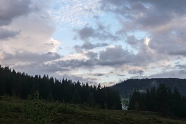 Yaz, yağmurdan önce, gökyüzü, bulutlar, bulutlar, dağlarda, ilkbahar, doğa, manzara, köy, Karpatlar, Ukrayna