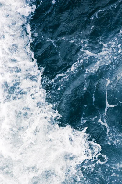 Поверхность Моря Волнами Всплесками Пеной Пузырьками Время Прилива Аква Абстрактный — стоковое фото