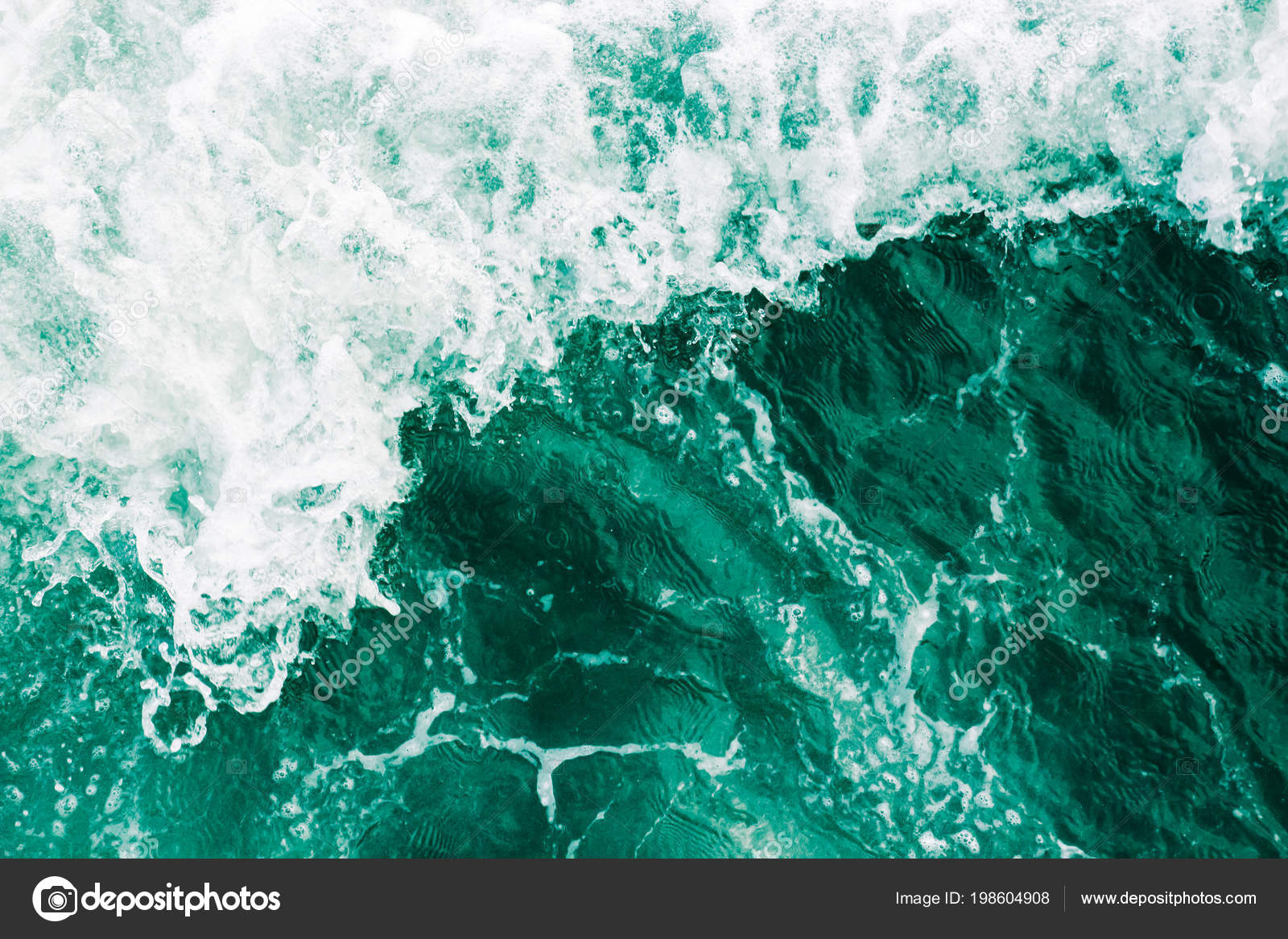 海浪的超现实主义表面泡沫和气泡在高潮和冲浪绿色抽象背景——图库图片© BogdanKhmel #198604908, image size:1600x1167