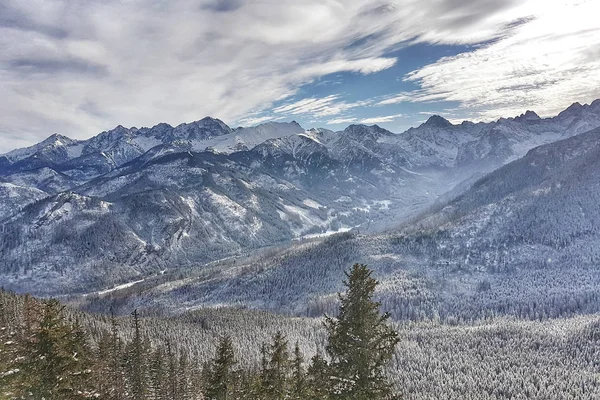 Piękna Panorama Gór Pokrytych Śniegiem — Zdjęcie stockowe