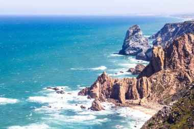 Cabo da roca, okyanus ve kayaların muhteşem manzarası