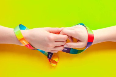 Lgbt sevgisi ve sürrealizm kavramı, uyumsuzluk 