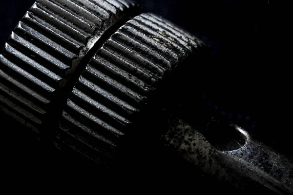 Aşırı yakın çekim demir kasnaklı.