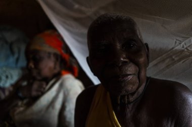 Ndalatando/Angola - 27 Temmuz 2017 - etkileyici Afrika yaşlı adam portresi.