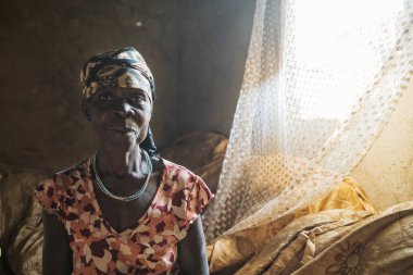 Ndalatando/Angola - 27 Temmuz 2017 - etkileyici Afrika yaşlı kadın portresi.
