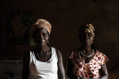 Ndalatando/Angola - 27 Temmuz 2017 - Afrika anne ve kızı etkileyici portresi.