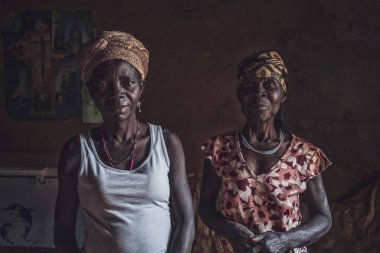 Ndalatando/Angola - 27 Temmuz 2017 - Afrika anne ve kızı etkileyici portresi.