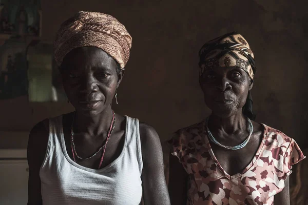 Ndalatando Angola Jul 2017 Retrato Expresivo Madre Hija Africana —  Fotos de Stock