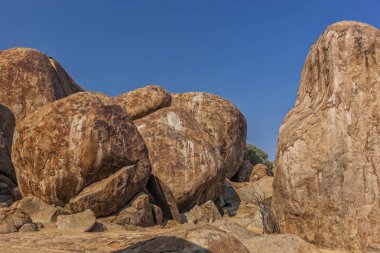 Bin yıllık dev taş Iona doğal park. Angola. Cunene.