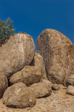 Bin yıllık dev taş Iona doğal park. Angola. Cunene.