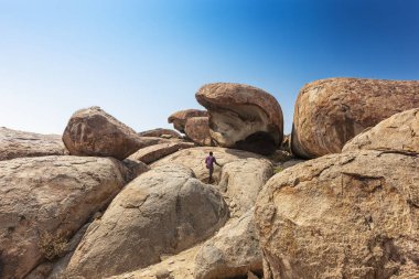 Bin yıllık dev taş Iona doğal park. Angola. Cunene.