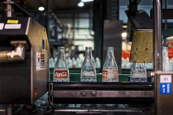 Launda Ангола Травня 2018 Coca Cola Заводу Готовий Заповнення Пляшок — стокове фото
