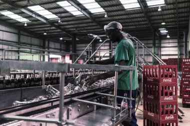 Luanda/Angola 23 2018 - içecekler fabrika kapalı görünümünü olabilir.