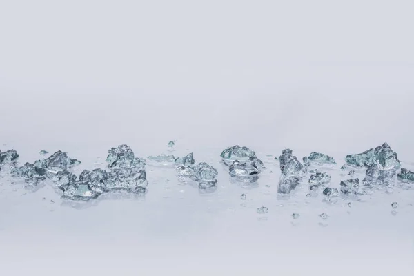 Шматочки Льоду Зазвичай Використовуються Рекламі Напоїв Ізольовані — стокове фото