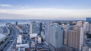 Luanda, Angola marjinal hava fotoğrafı. Africa.Difference yeni ve eski binalar arasında.