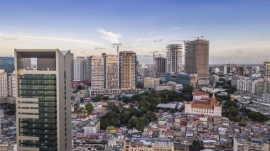 Luanda, Angola marjinal hava fotoğrafı. Africa.Difference yeni ve eski binalar arasında.
