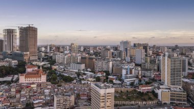 Luanda, Angola marjinal hava fotoğrafı. Africa.Difference yeni ve eski binalar arasında.