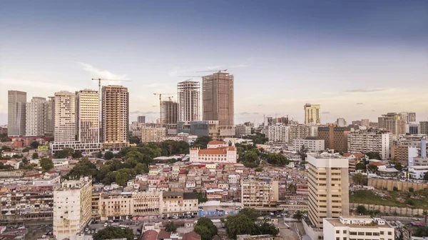 Fotografia Aérea Margem Luanda Angola África Diferença Entre Edifícios Novos — Fotografia de Stock