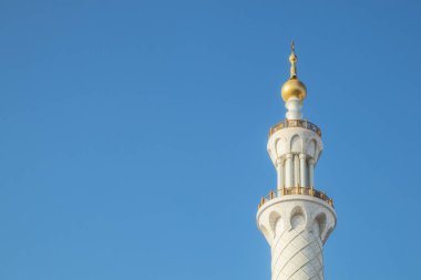 Abu Dabi Arap Camii kuleleri. Uçan.