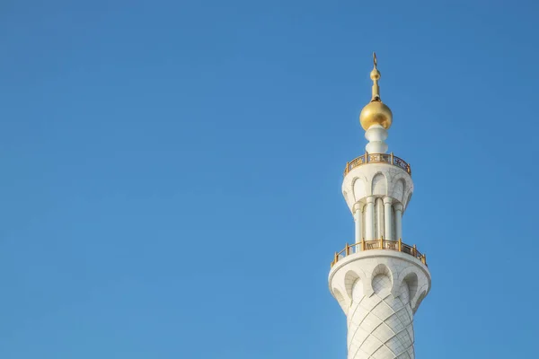 Věže v arabské mešitě v Abú Dhabí. Sae. — Stock fotografie