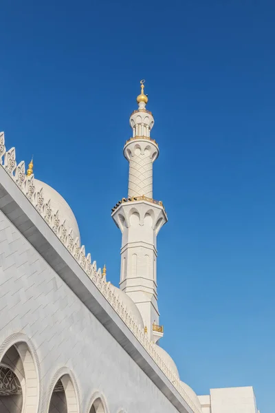 Věže v arabské mešitě v Abú Dhabí. Sae. — Stock fotografie