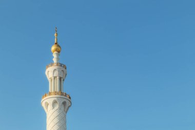 Abu Dabi 'de Arap Camii Kulesi. Büyük Cami. Uçan.