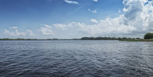 Vista del río Zaire en Soyo. Angola . — Foto de Stock