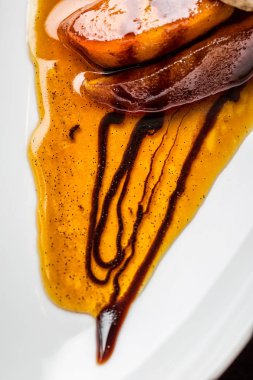 Karamelize patates, yukarıdan baktı. Gurme yemek.