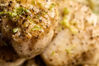 Balık madalyonları ile güzel ve lezzetli risotto. Gurme yemek.