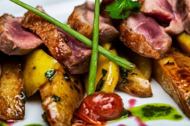 Nadir et ve aşırı detay ile Gurme biftek yemek.