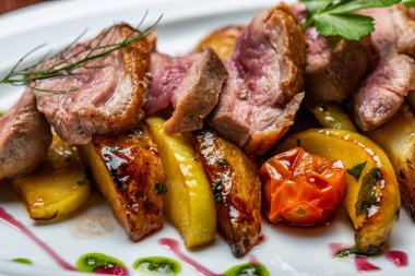 Nadir et ve aşırı detay ile Gurme biftek yemek.