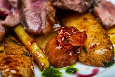 Nadir et ve aşırı detay ile Gurme biftek yemek.