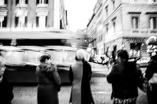 Pessoas Esperando Pedestre Para Atravessar Rua Exposição Longa — Fotografia de Stock