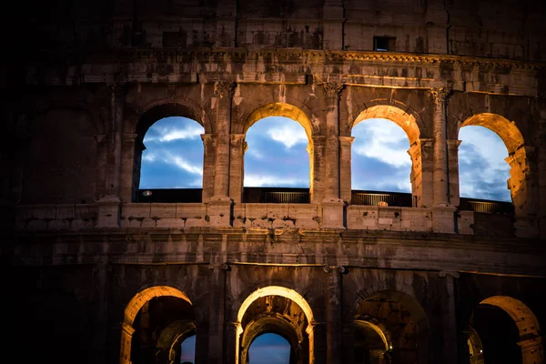 Weergave Van Colosseum Details Sluiten Bij Zonsondergang — Stockfoto