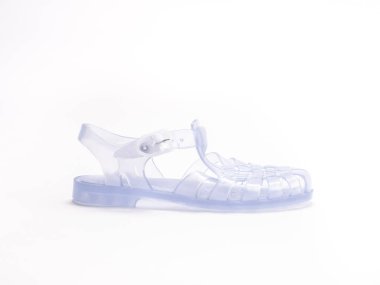 Beyaz arka plan üzerinde şık moda kauçuk ayakkabı