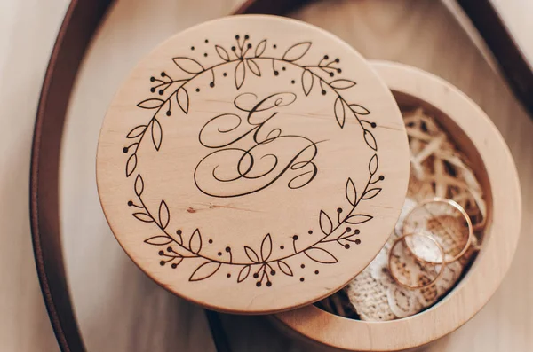 Wooden Box Which Gold Wedding Rings Sackcloth Sawdust — Stock Photo, Image