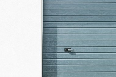 Sapı olan yeni dikey paten kapısı