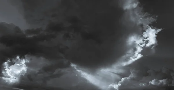 Image Teintée Noir Blanc Nuages Orageux Nocturnes Sombres — Photo