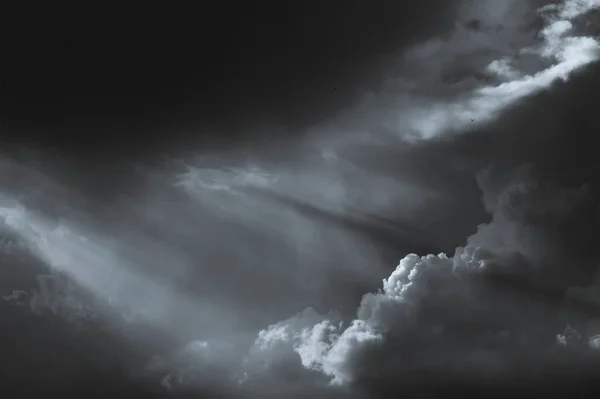 Schwarz Weiß Getöntes Bild Dunkler Abendgewitterwolken — Stockfoto