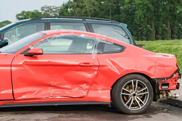 Rode Sportwagen Een Ongeluk Gebroken Linkerkant — Stockfoto