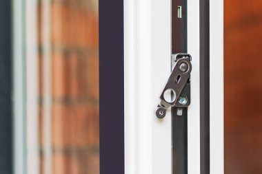 Plastik pencere kuşağı için bir donanım parçası