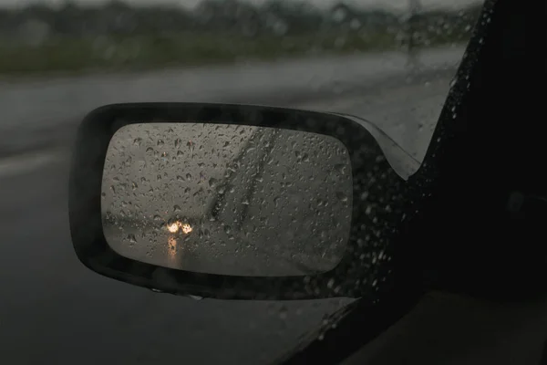 Vue Voiture Sur Route Par Temps Pluvieux Dans Soirée — Photo